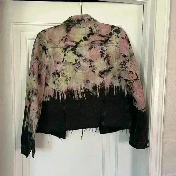 Blue Revival DARIA TIE DYE TRUCKER IN COSMOS Jean Jacket black/ pink denim - Picture 9 of 13